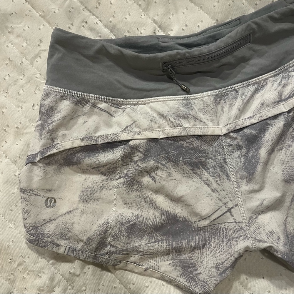 Lululemon Grey Patterned Shorts - image 3
